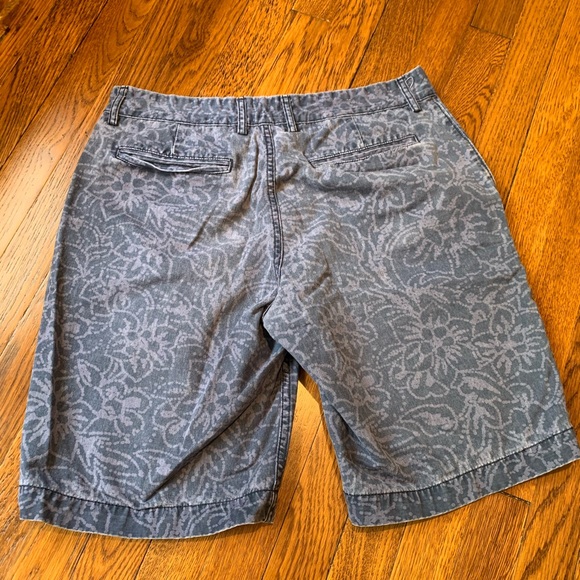 Navy Floral Men’s Shorts Size 32 - Picture 4 of 4